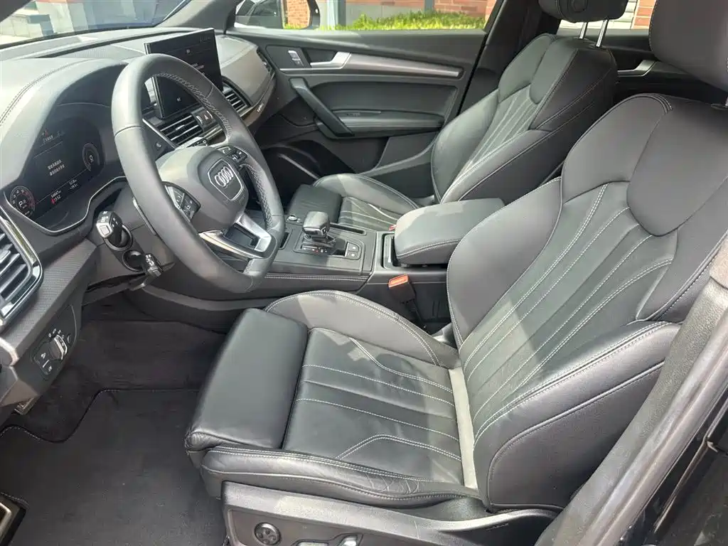 Audi Q5L 2024 Model 40 TFSI Luxury Dynamic фото 17