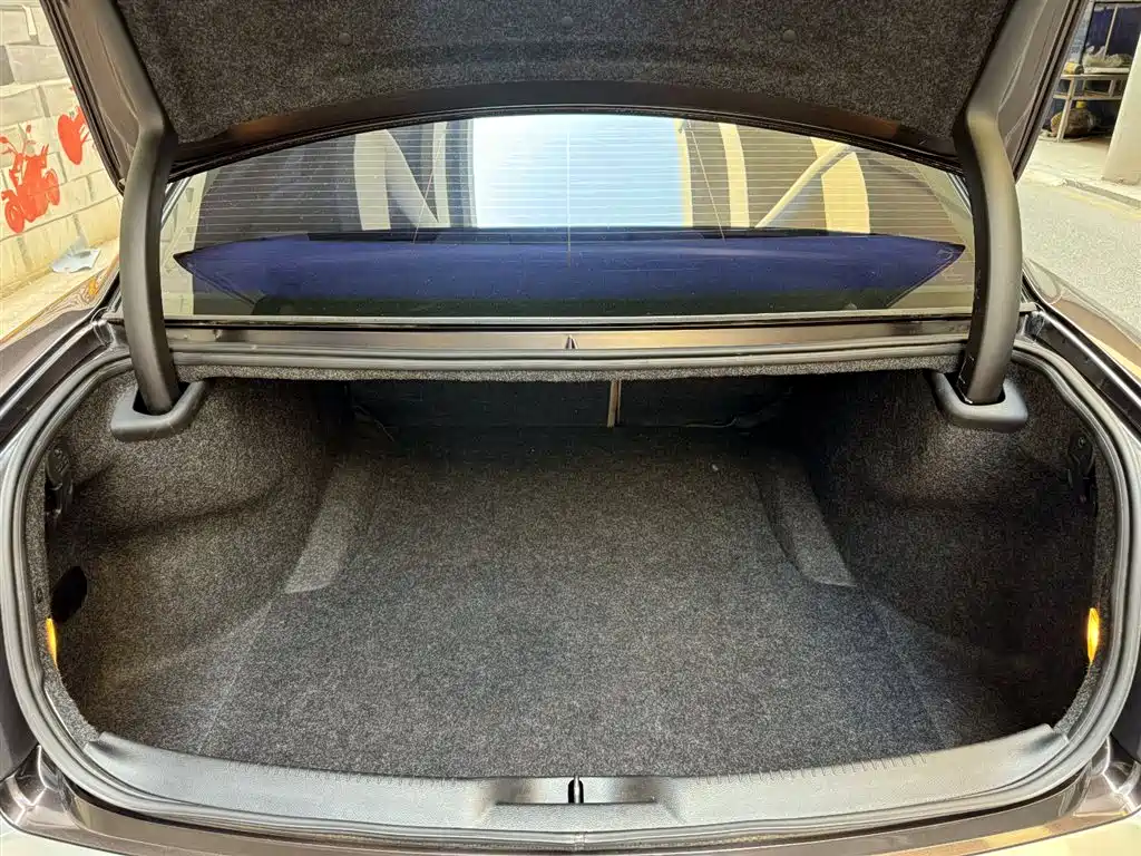 Chrysler 300C (Import) 2013 2013 3.6L Prestige Edition