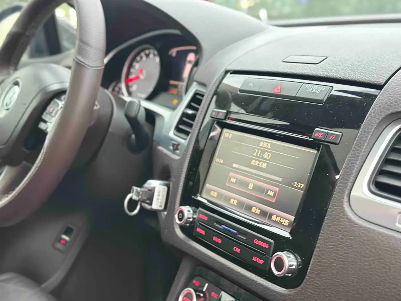 Volkswagen Touareg 2012 R-Line High Spec фото 24