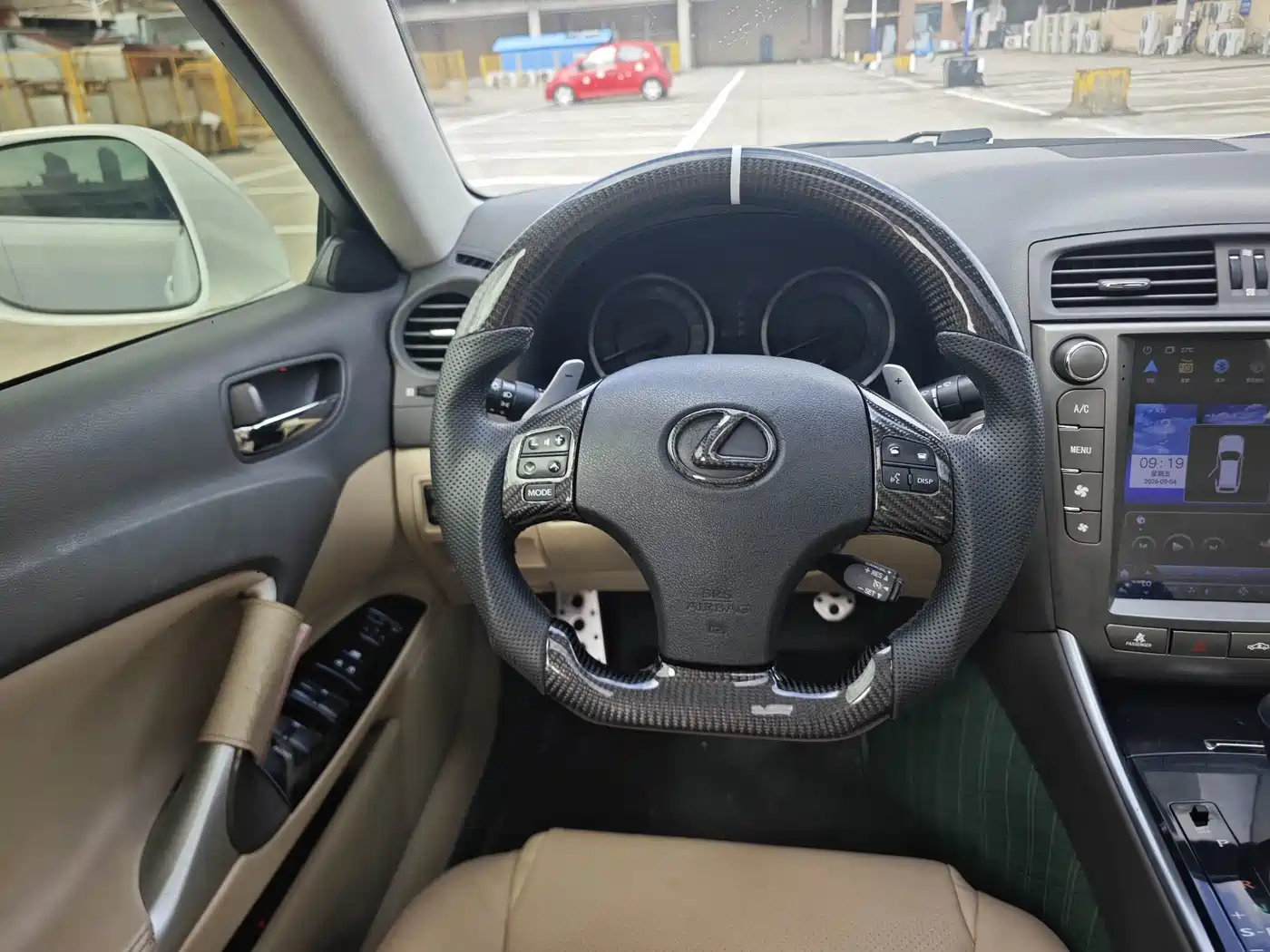 Фото 12 - Lexus IS