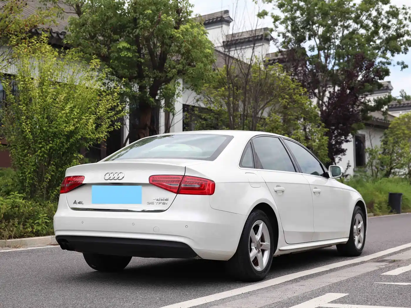 Фото 5 - Audi A4L