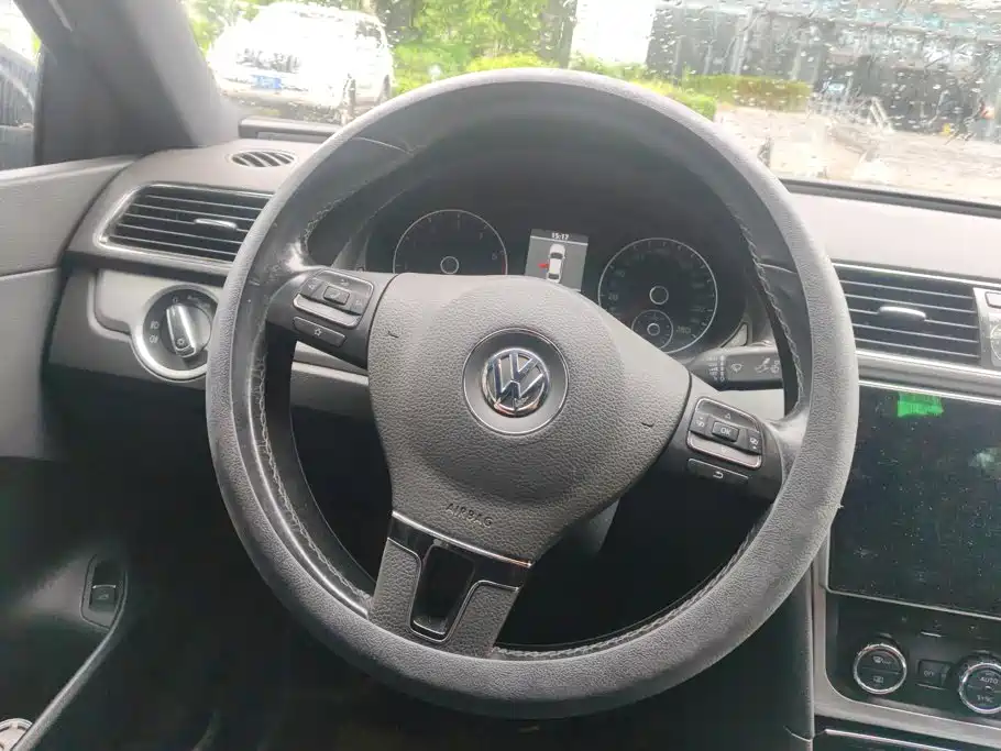 Photo 15 - Volkswagen Passat