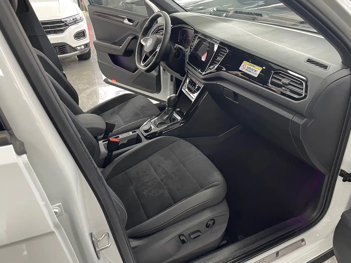 Volkswagen T-ROC 2021 Facelift 280TSI DSG 4WD Luxury Smart Connect Edition фото 7