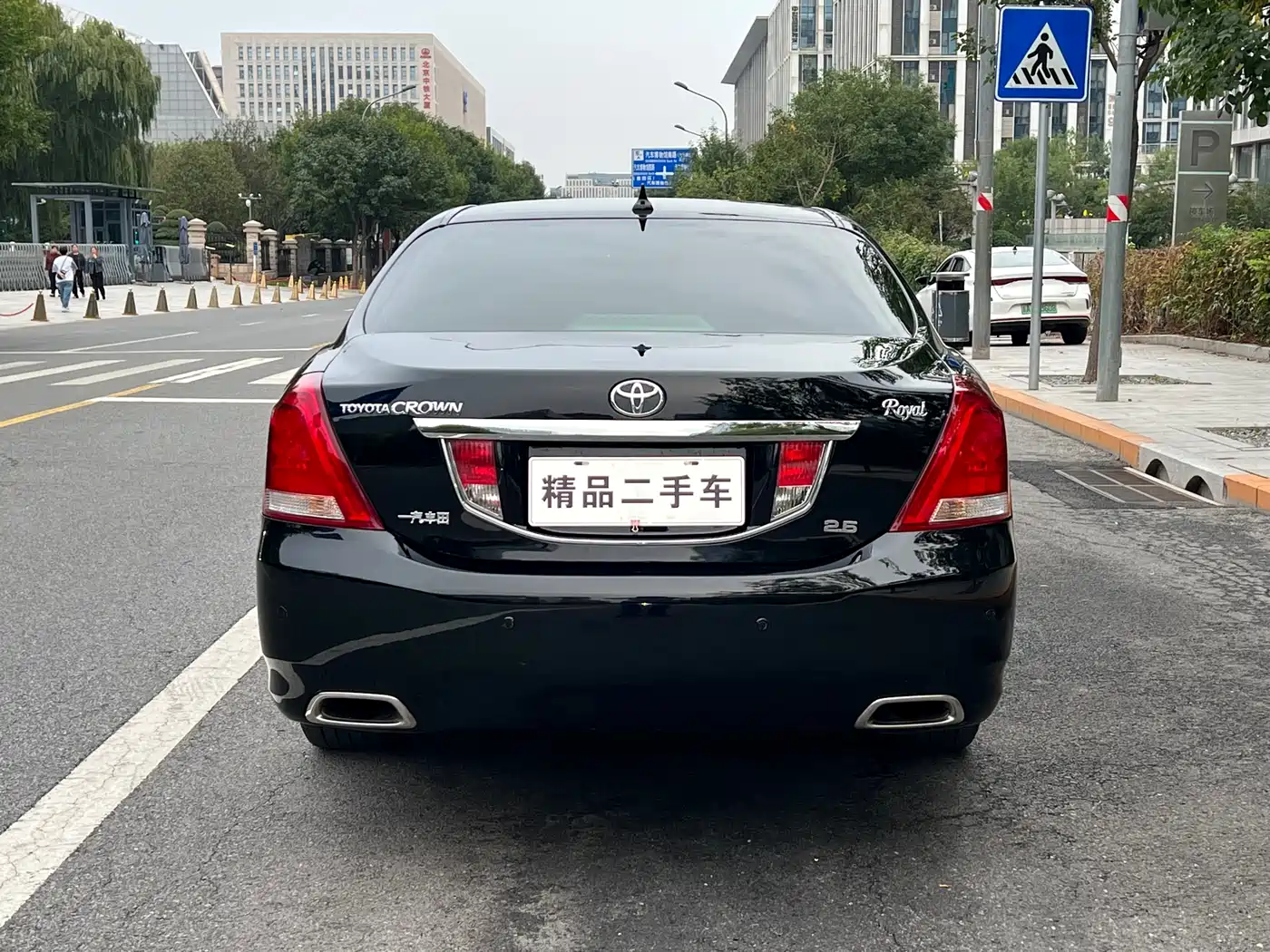 Toyota Crown 2010 2.5L Royal Leather Navigation Edition фото 5