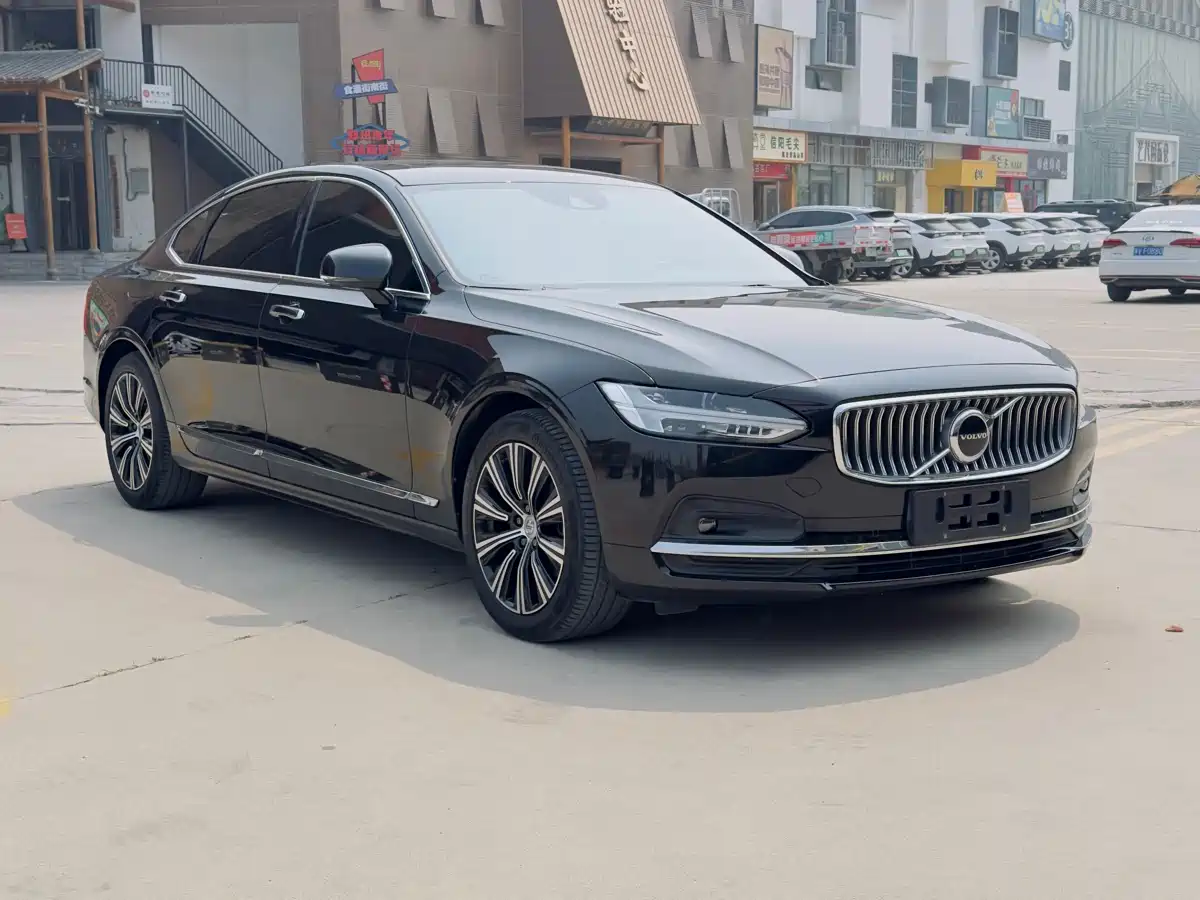 VOLVO S90