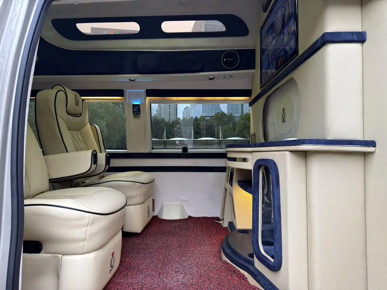 Ford E350 2012 2011 5.4L Standard Yacht Edition