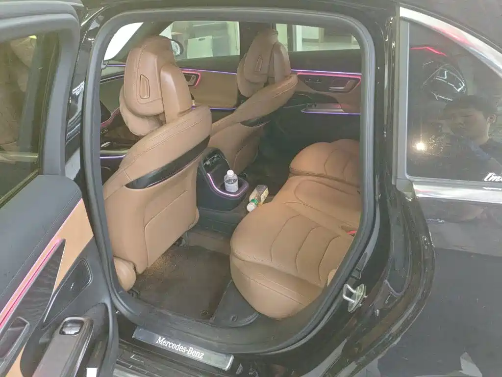 Photo 4 - Mercedes-Benz E-Class