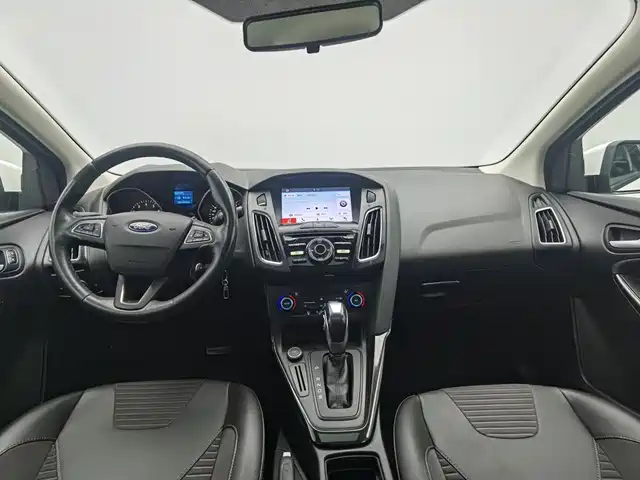 Ford Focus 2017 Sedan 1.6L Automatic Fashion Smart Edition — фото 5