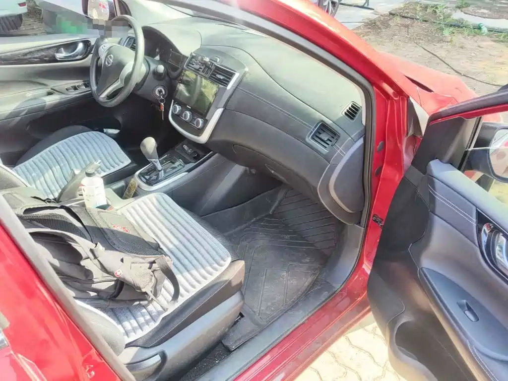 Photo 10 - Nissan Tiida