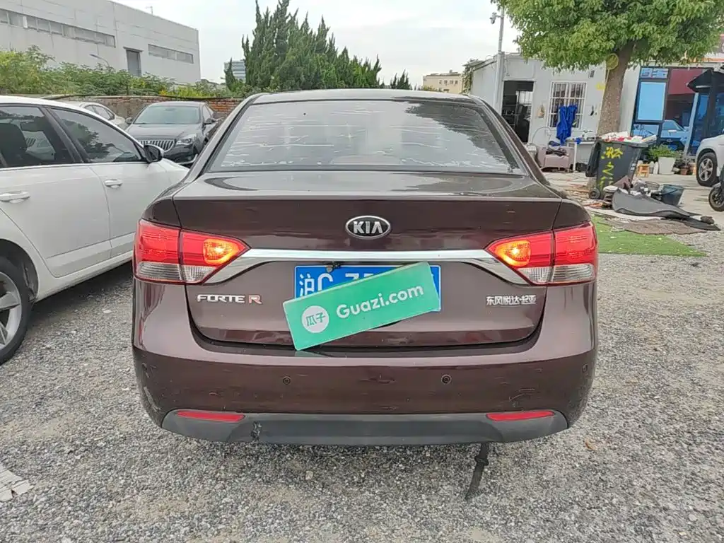 Kia Forte 2015 2014 1.6L MT GL