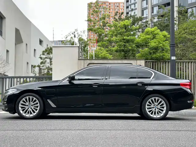 BMW 5 Series New Energy 2020 530Le Luxury Package — фото 4