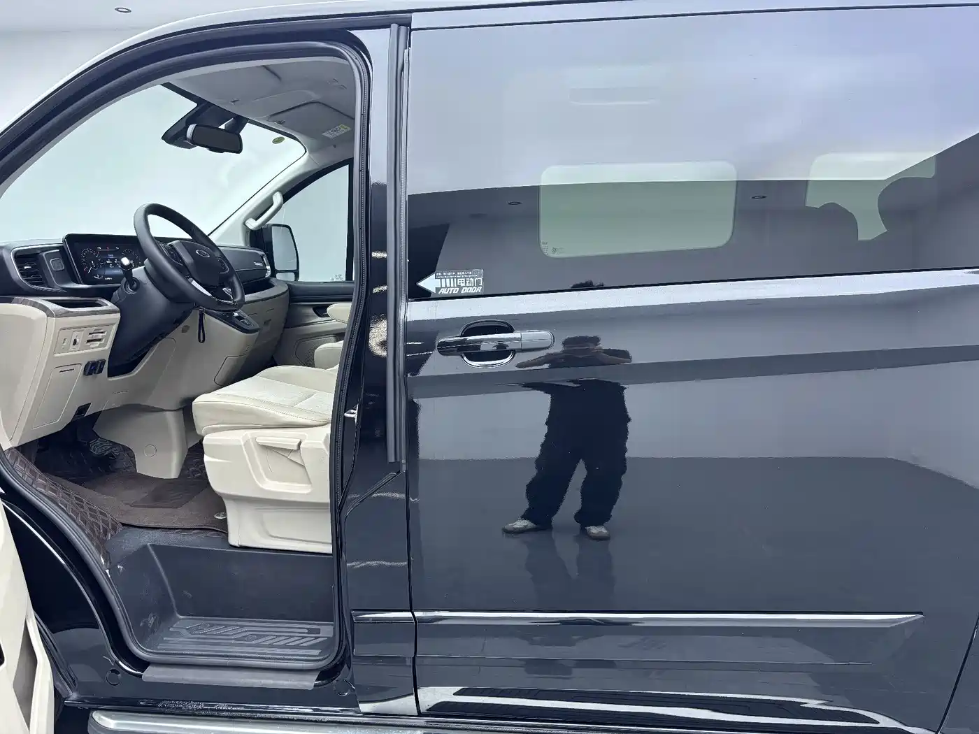 Ford Tourneo 2023 2023 Model 2.0T Auto Premium Edition