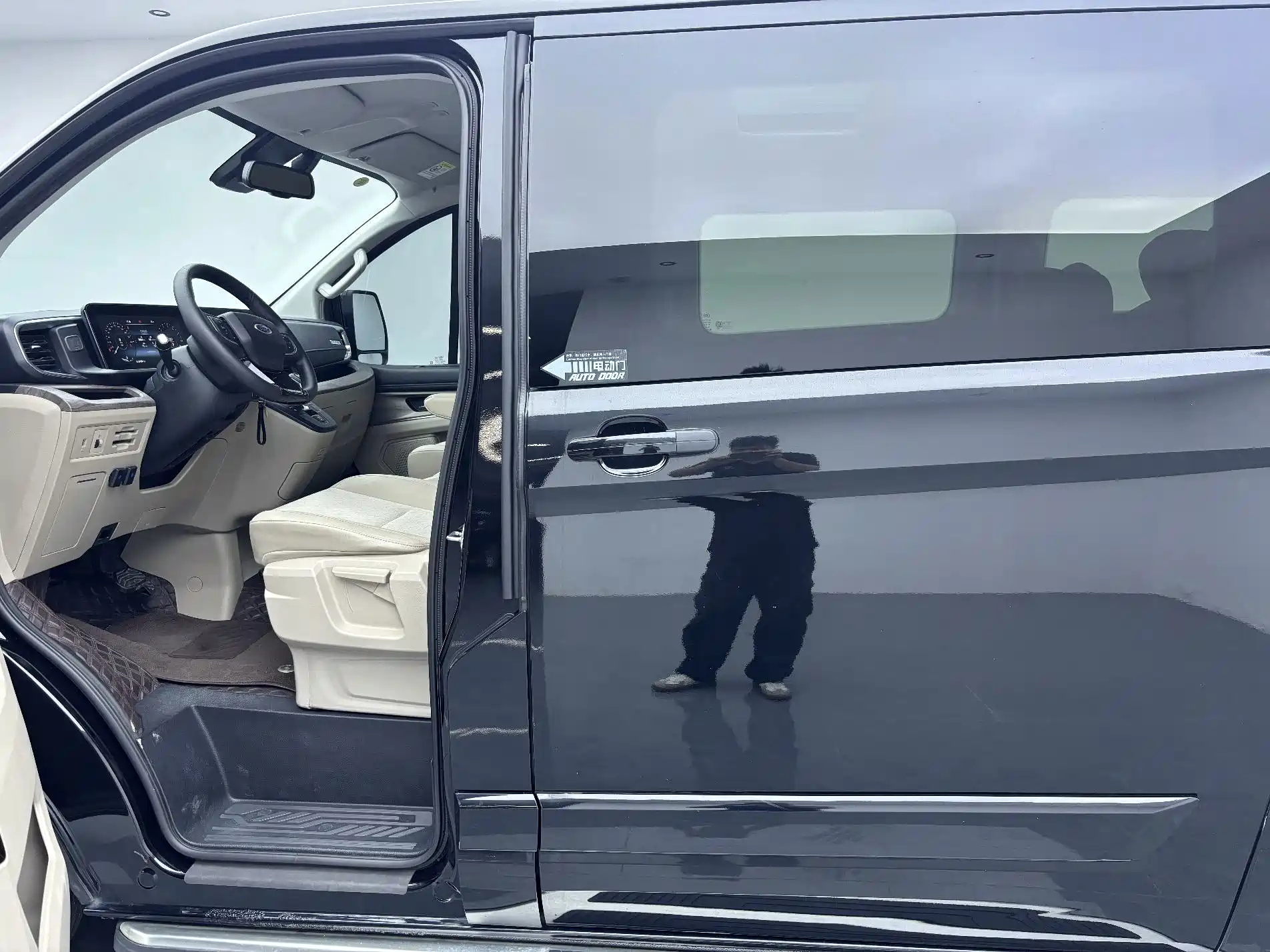 Photo 13 - Ford Tourneo