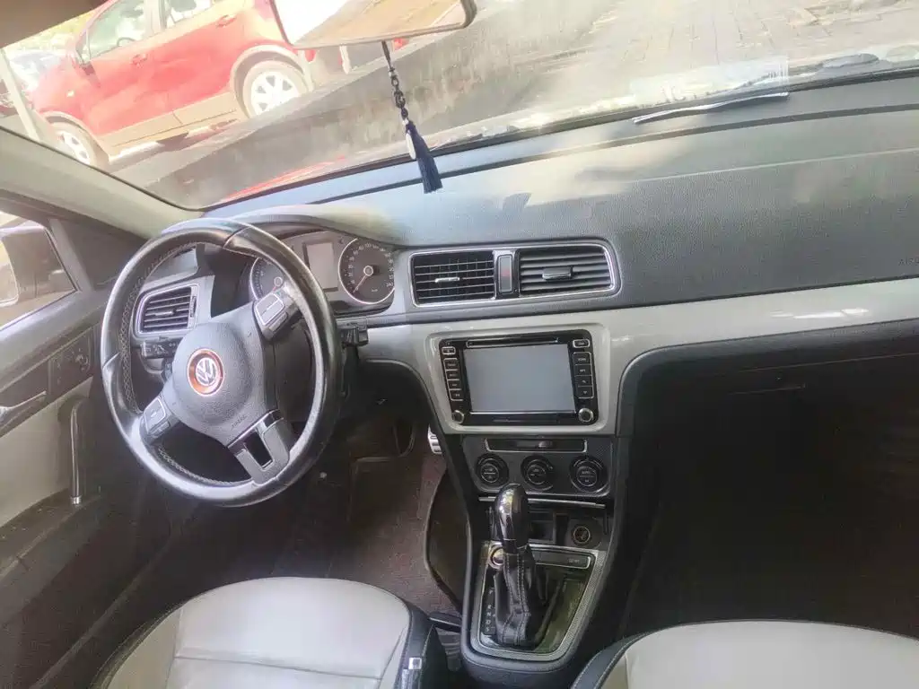 Volkswagen Gran Lavida 2015 2014 1.6L Auto