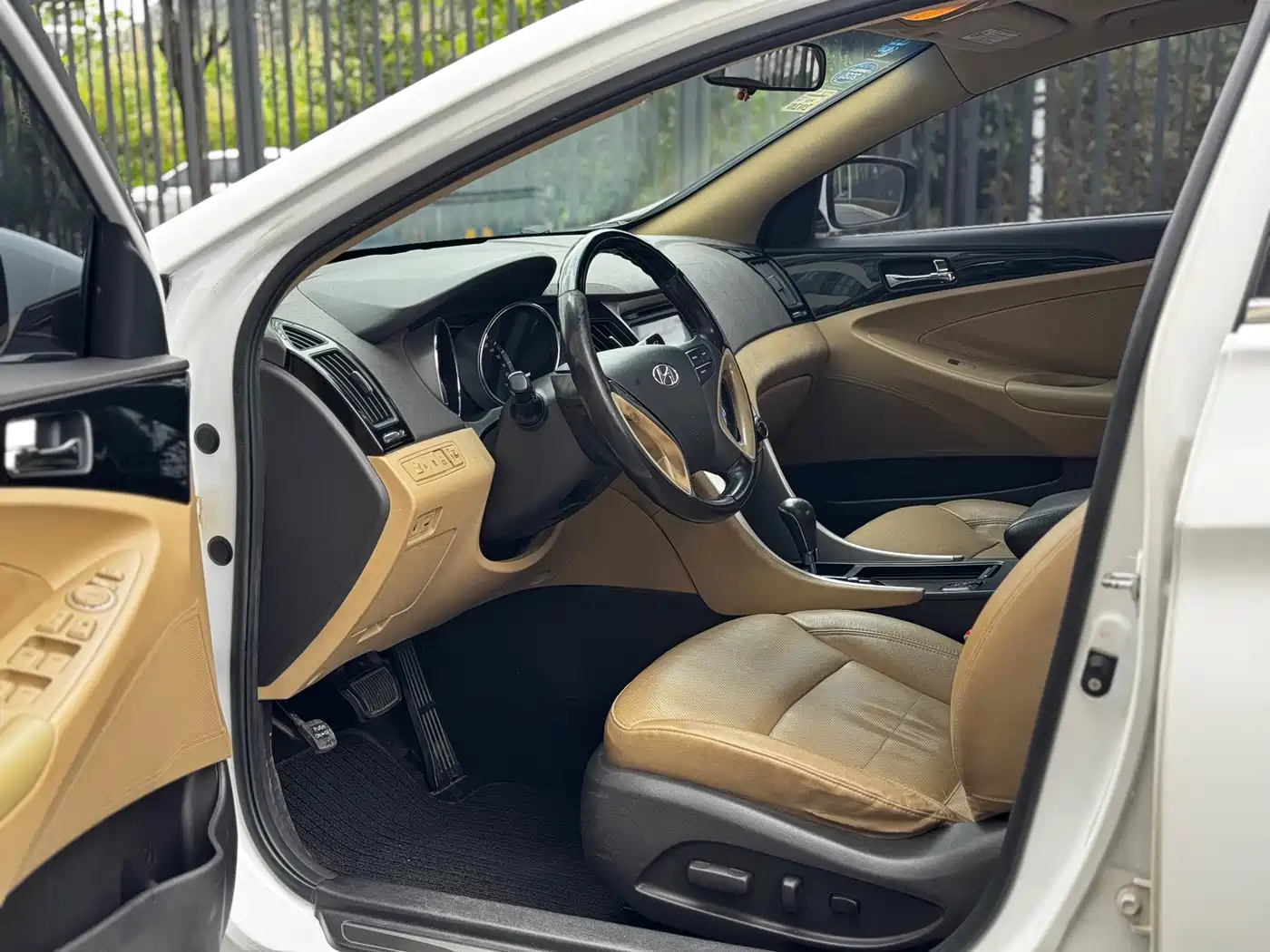 Hyundai Sonata 2014 2.4L Automatic Leading Edition China V фото 4