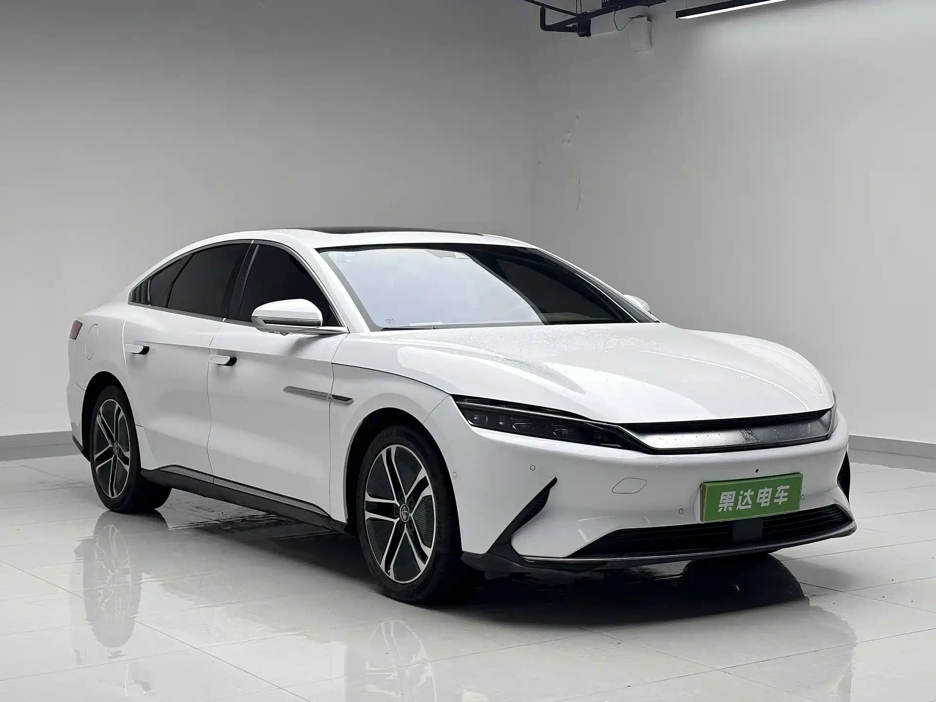 Фото 3 - BYD Han