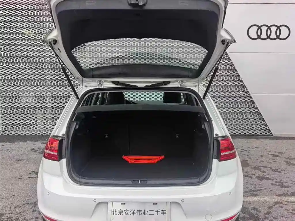 Фото 3 - Volkswagen Golf
