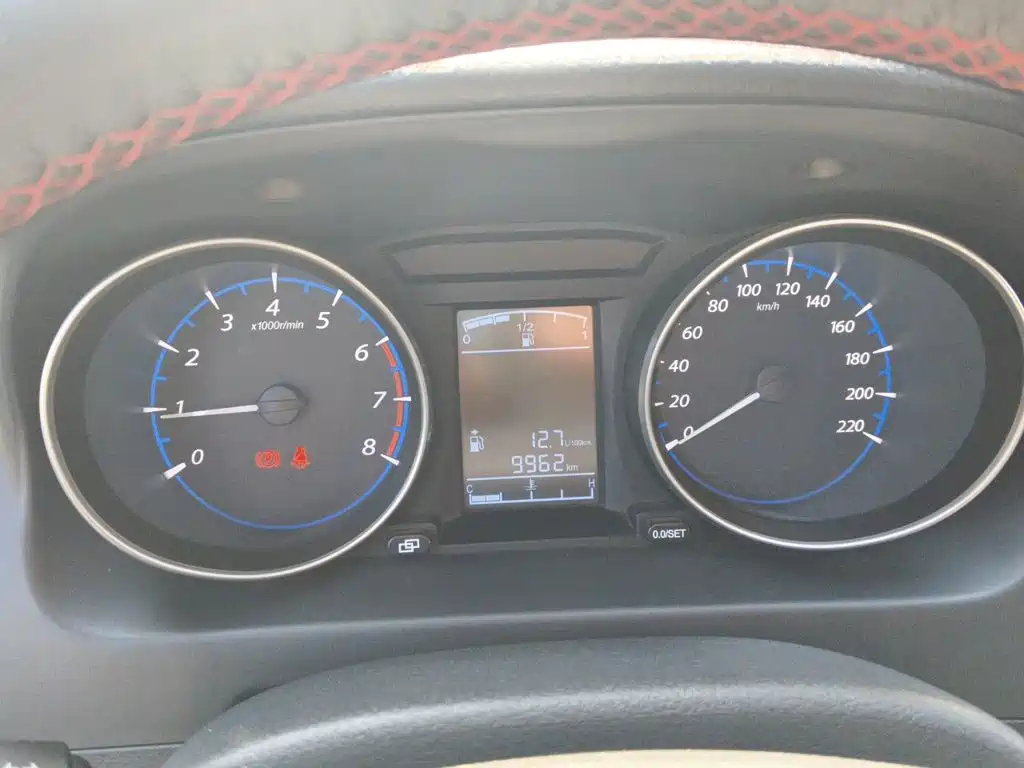 صورة 4 - Dongfeng Fengxing Jingyi X5
