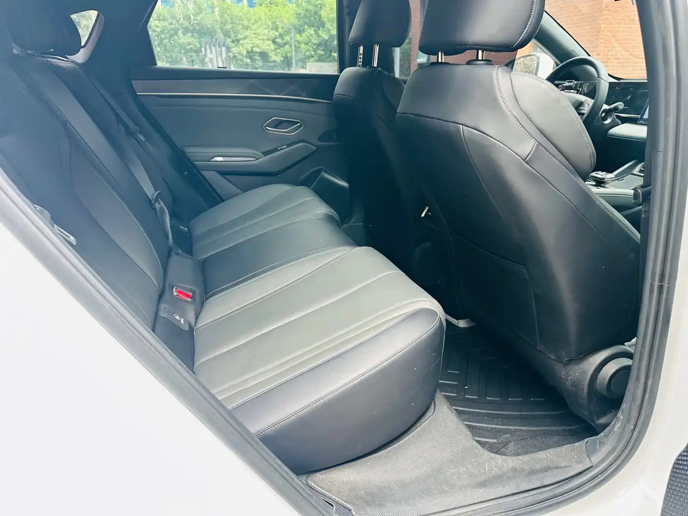 BYD Qin L 2024 DM-i 80KM Leading Edition фото 14