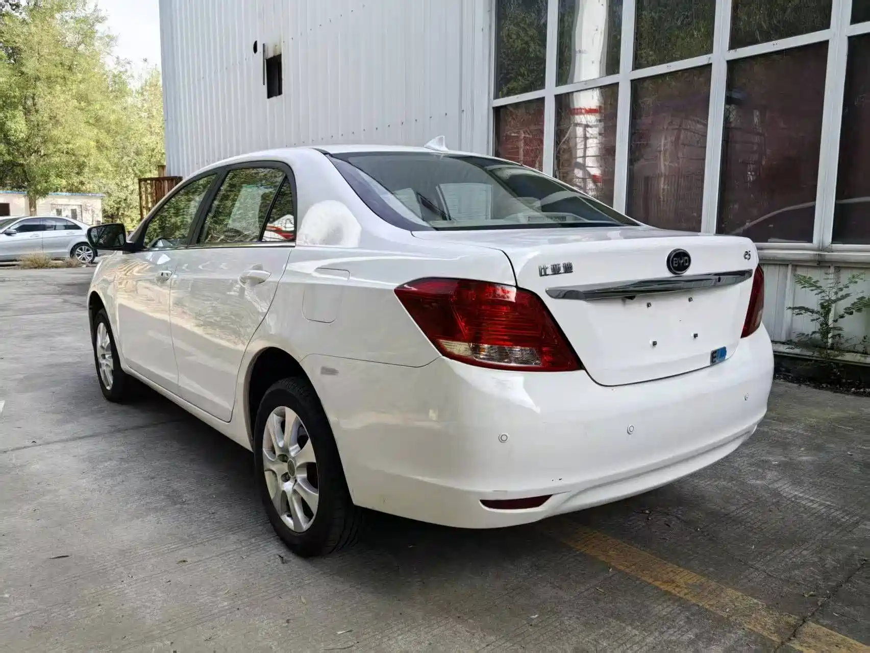 Photo 4 - BYD e5
