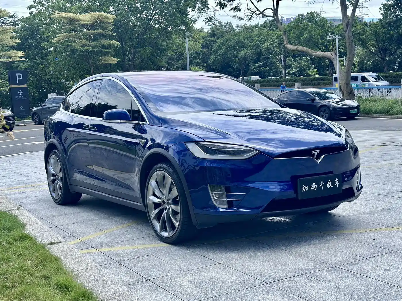 TESLA MODEL X