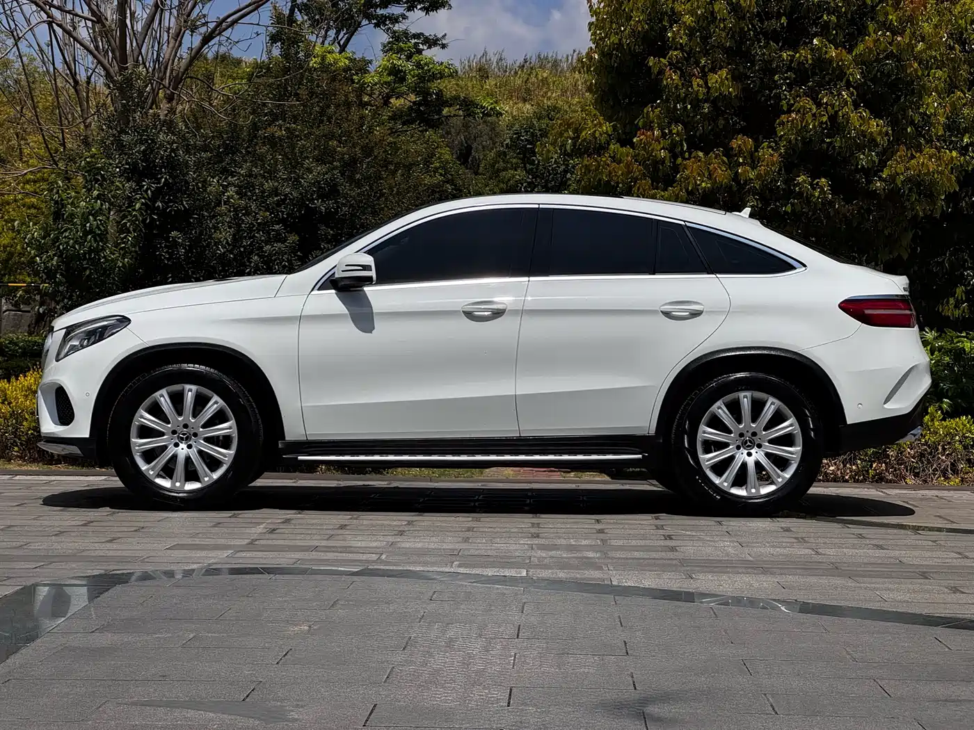 Mercedes-Benz GLE Coupe 2017 GLE 320 4MATIC Coupe SUV фото 8