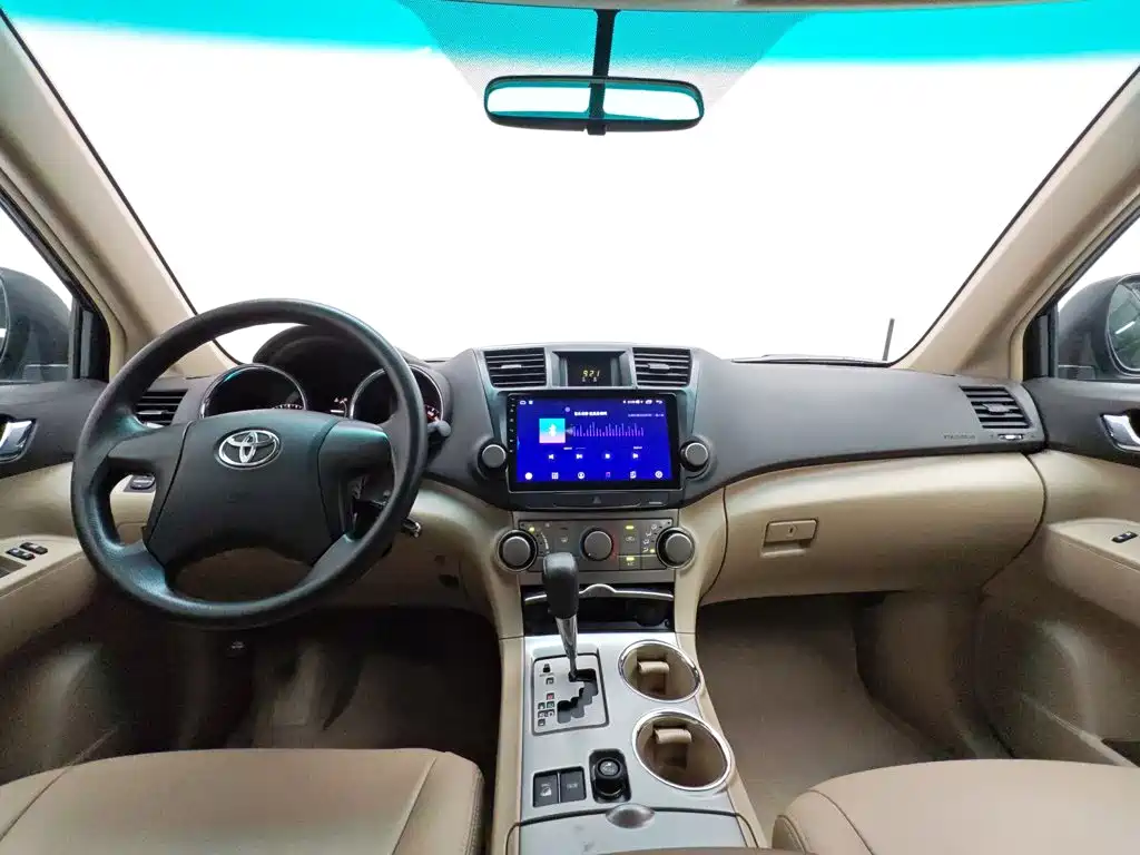 Photo 5 - Toyota Highlander