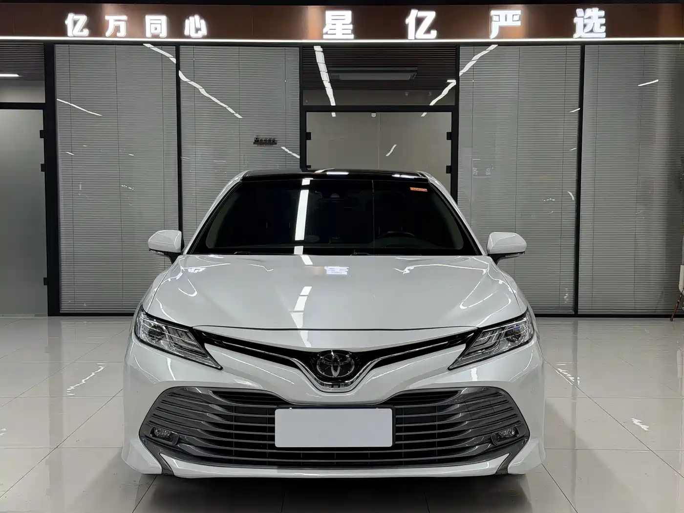 Toyota Camry 2019 2.5G Luxury (China V) фото 2