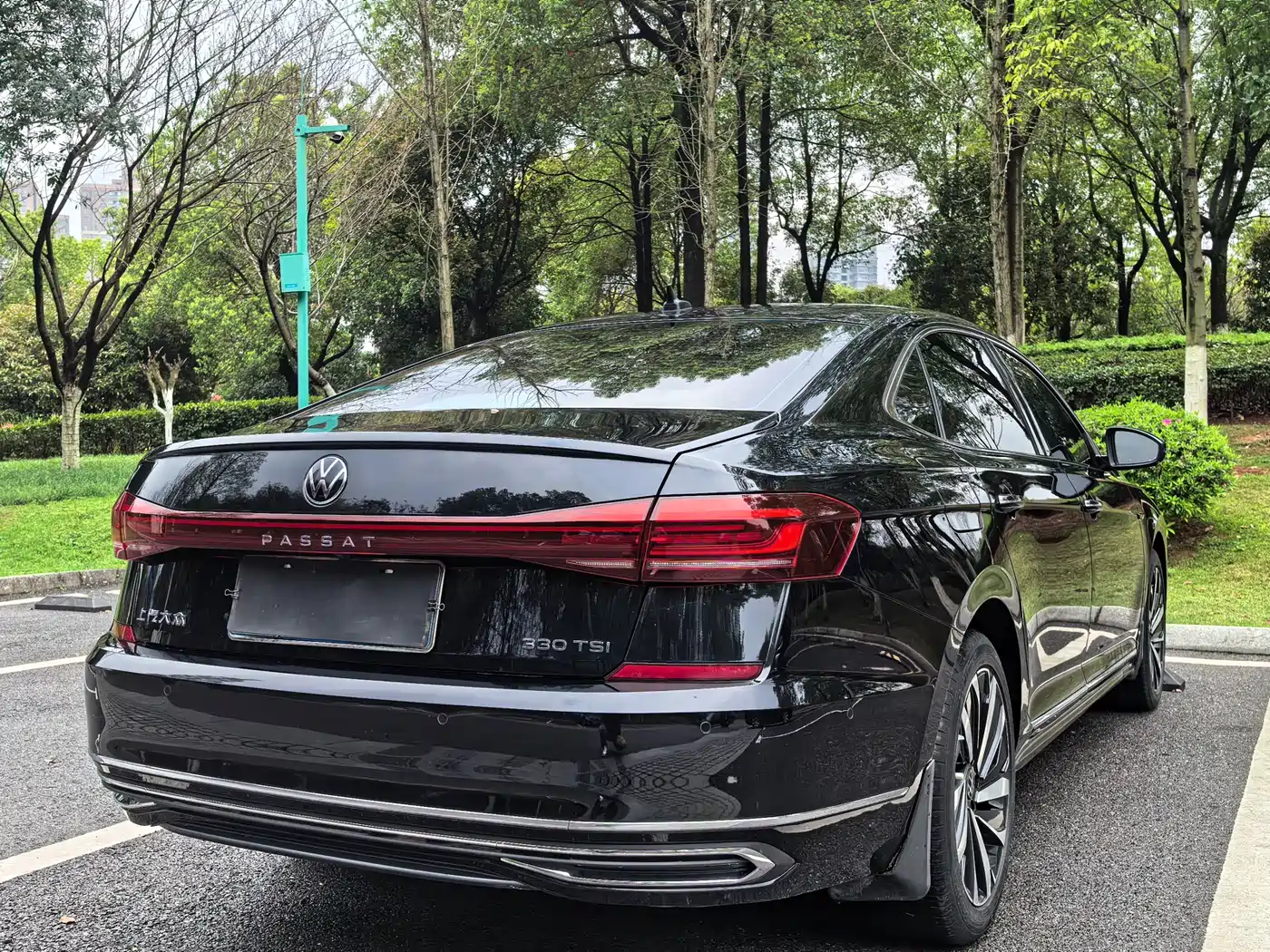Volkswagen Passat 2023 330TSI Luxury Edition фото 4