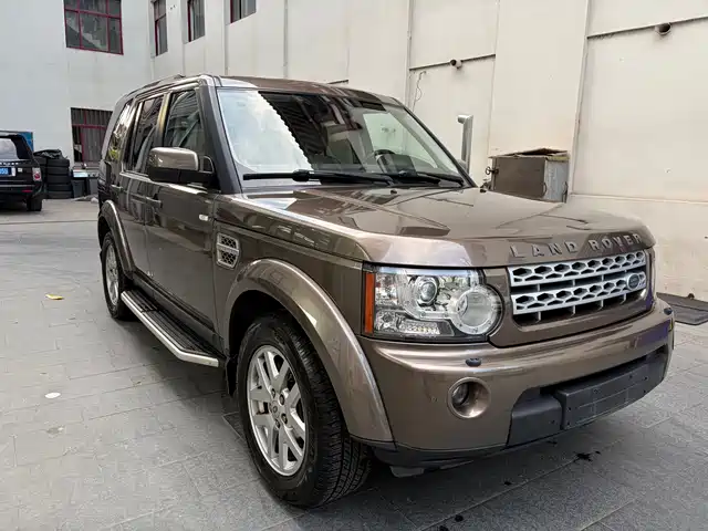 Land Rover Discovery 2010 4.0 V6 HSE Petrol — фото 3