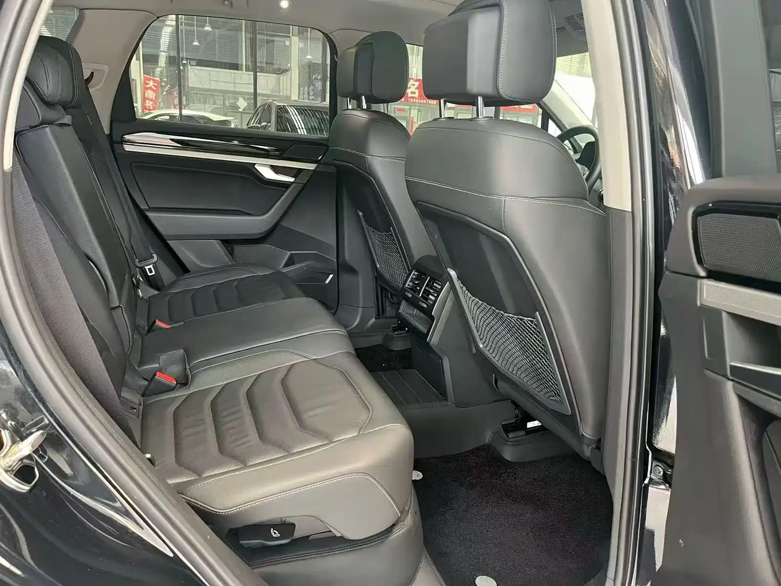 Фото 8 - Volkswagen Touareg
