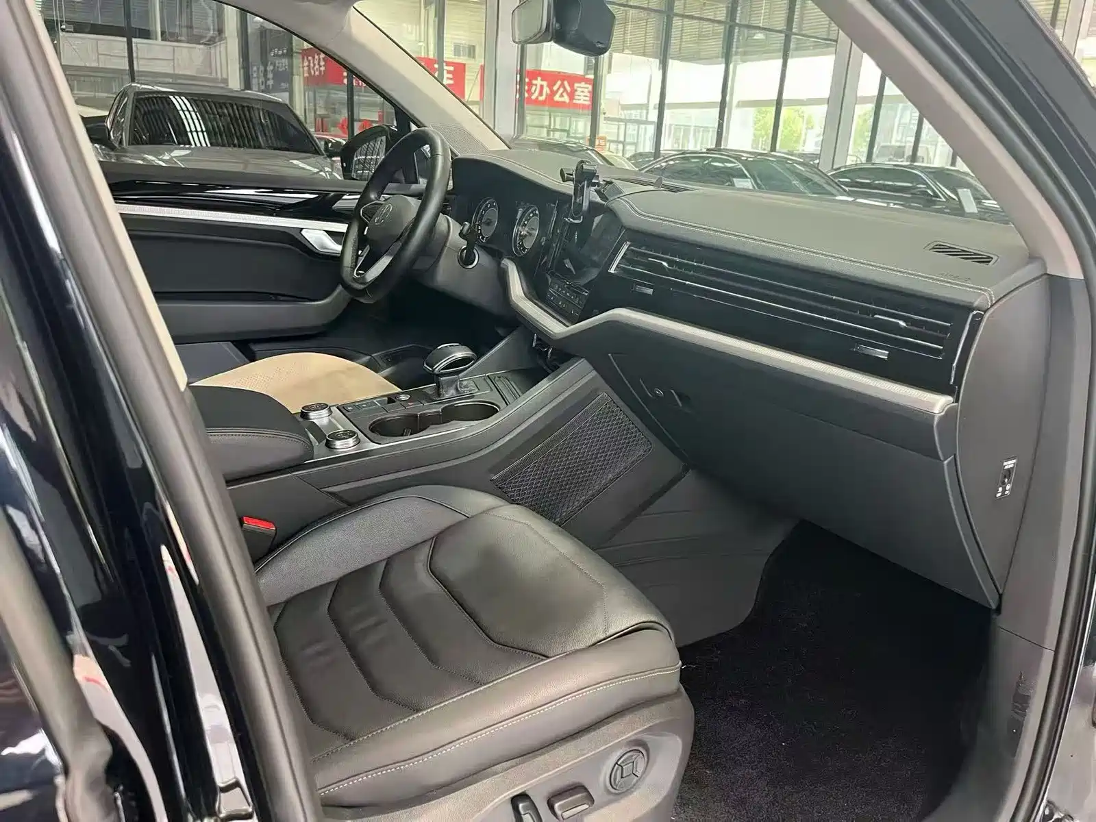 Фото 7 - Volkswagen Touareg