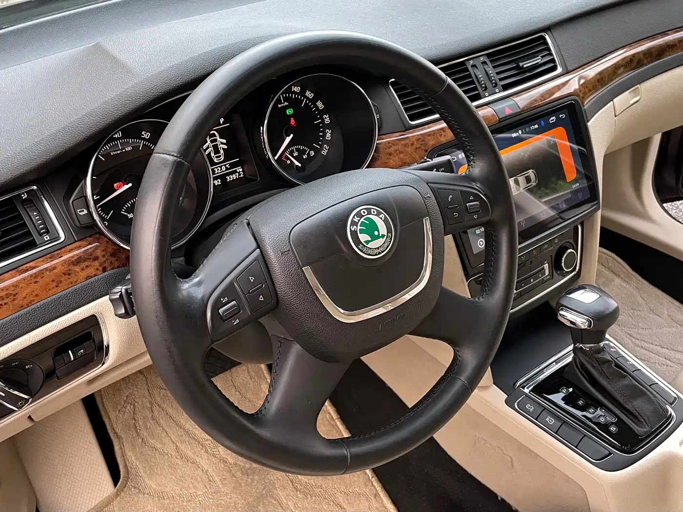 Škoda Superb 2013 2012 1.8TSI Automatic Noble Elegance Edition