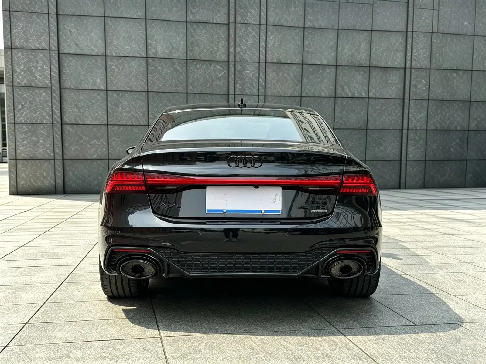 Фото 18 - Audi A7L