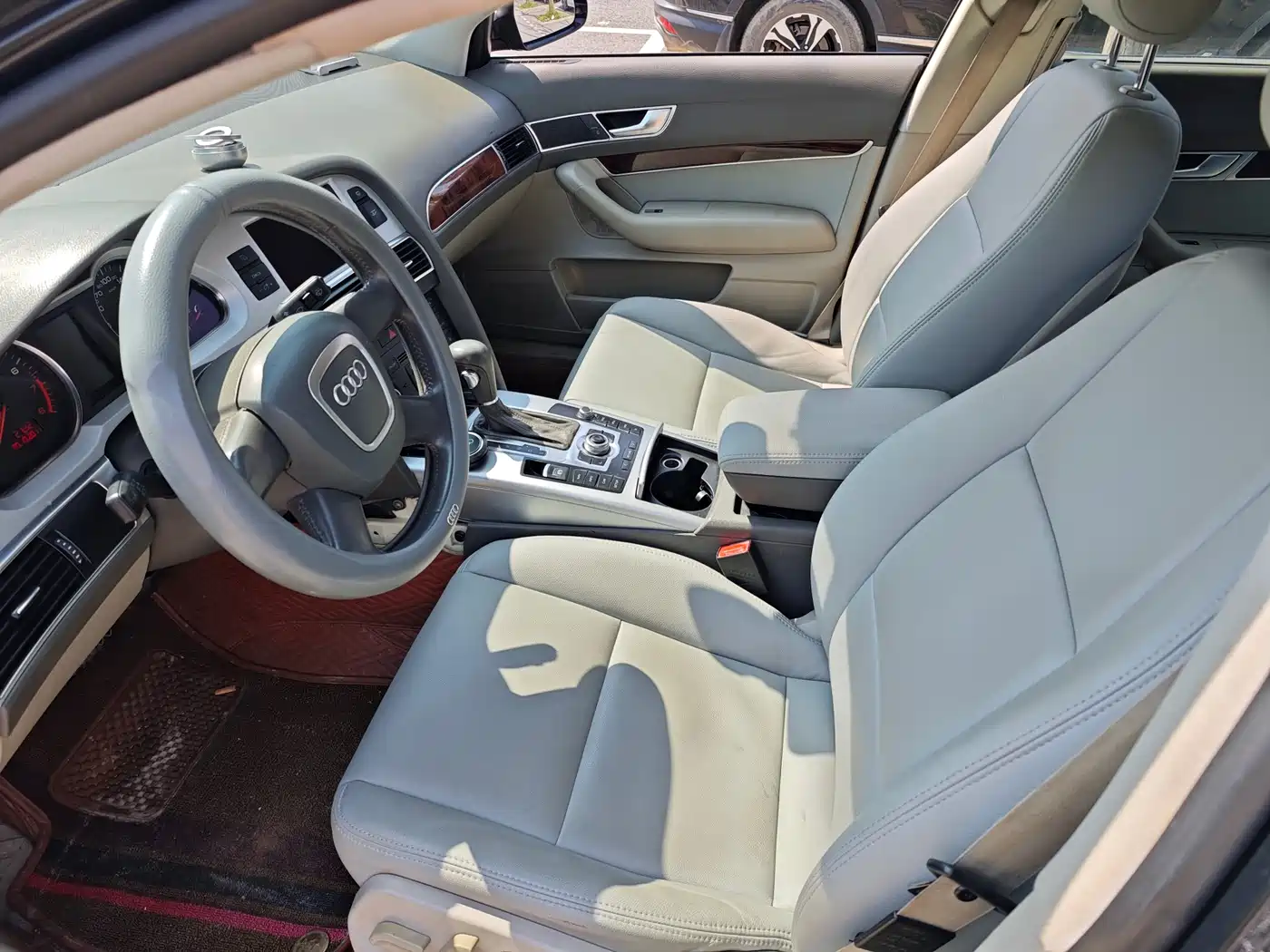 Audi A6L 2011 2.0 TFSI Automatic Comfort фото 6