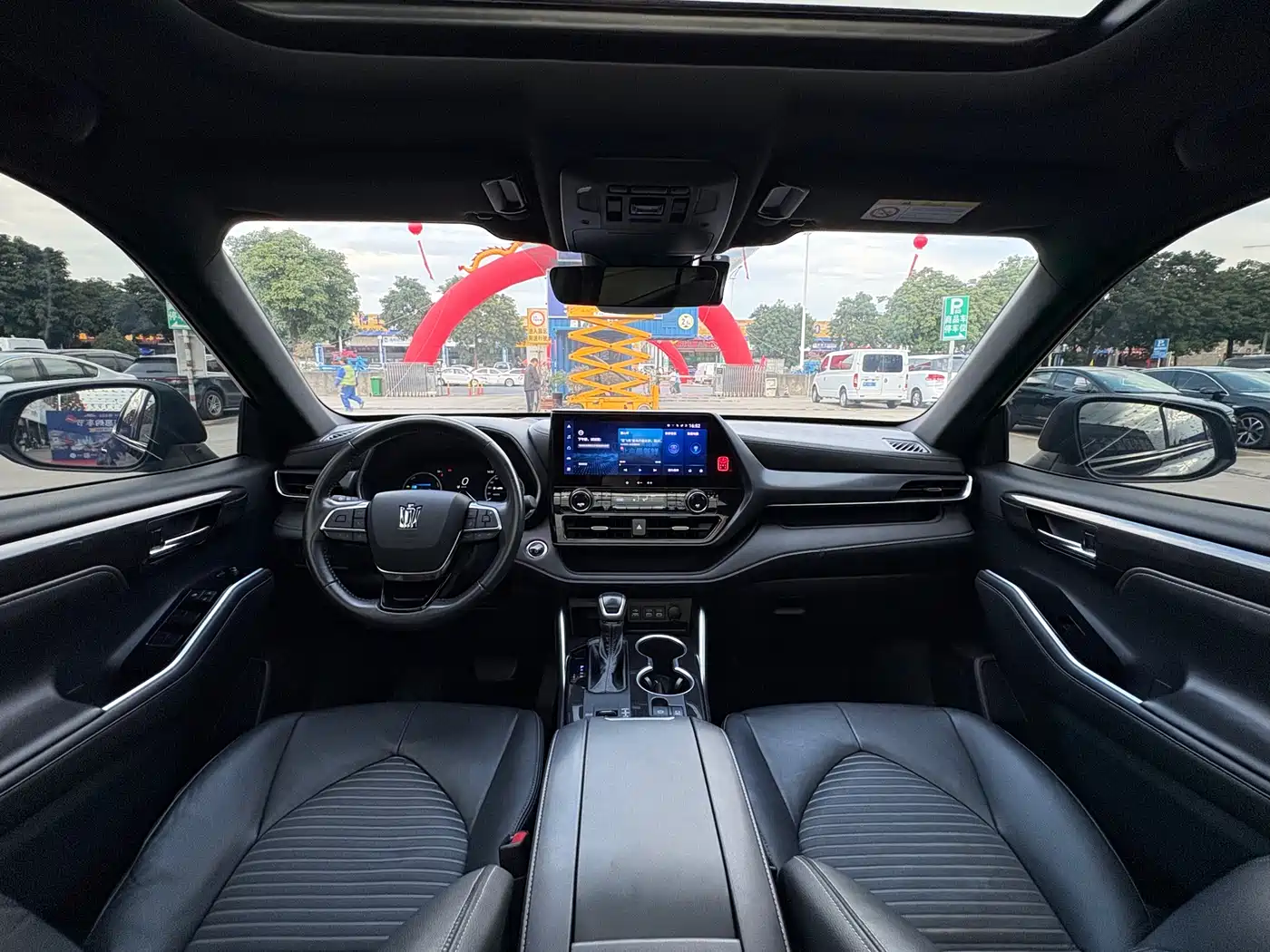 Toyota Crown Kluger 2023 2.5L HEV AWD Premium Edition фото 8