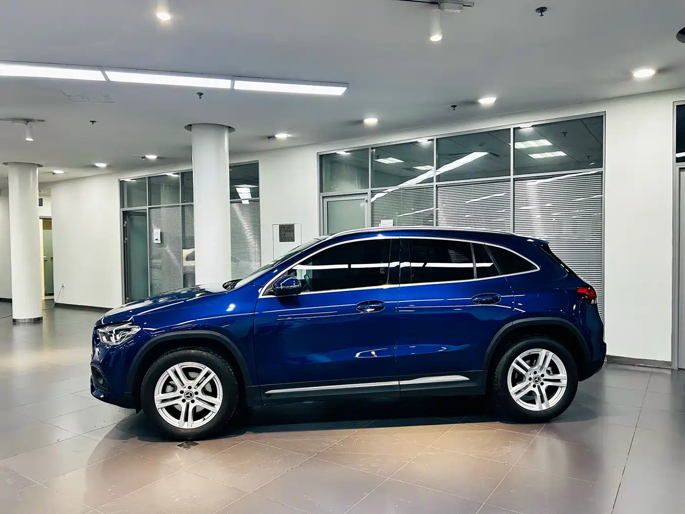 MERCEDES-BENZ GLA