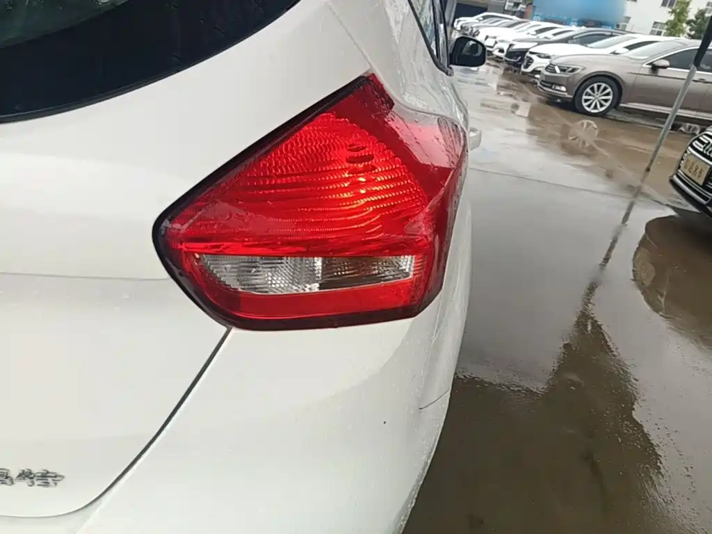 Ford Focus 2018 2018 Hatchback Classic 1.6L Automatic Comfort Smart Edition