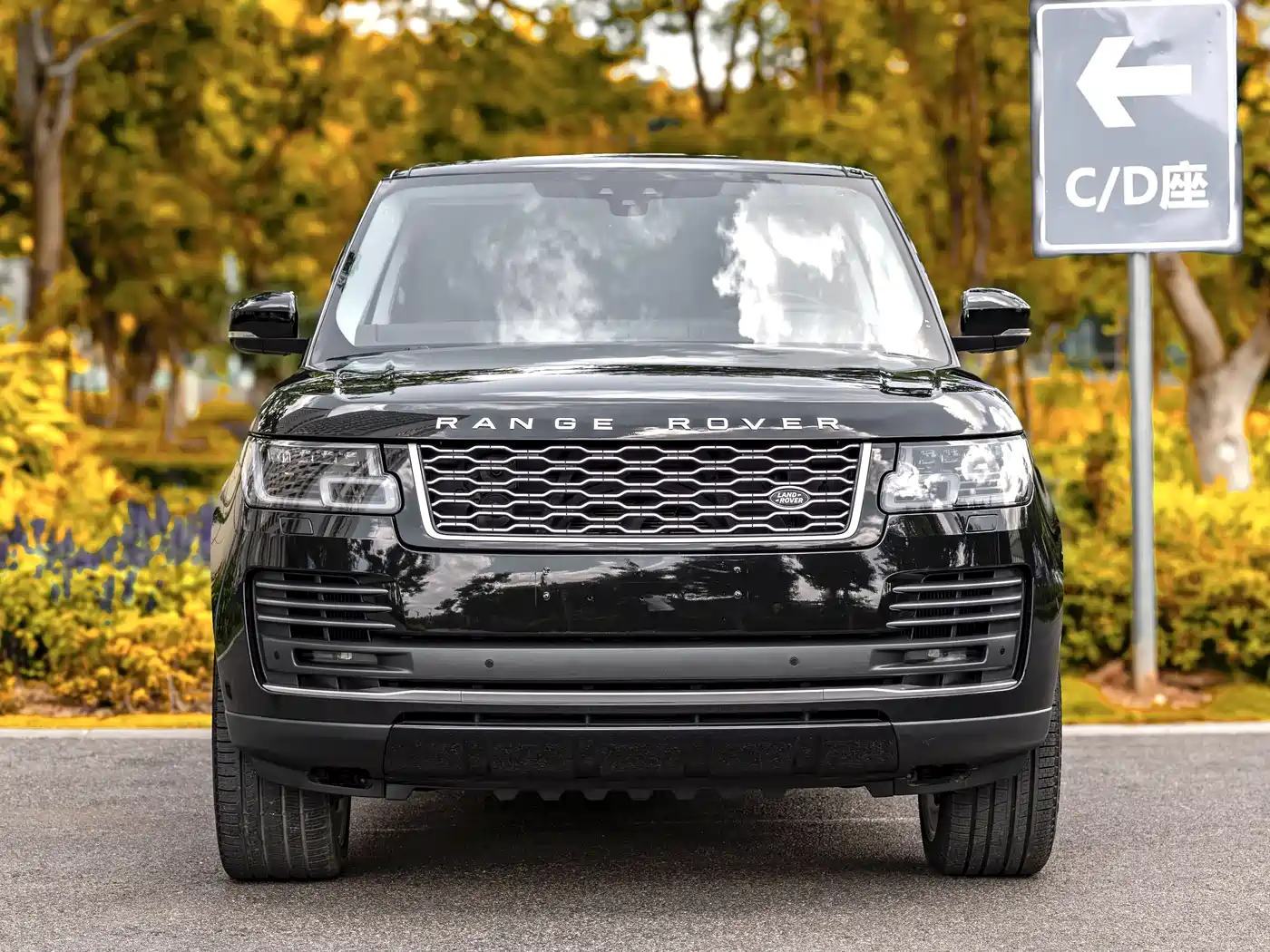 Land Rover Range Rover 2021 3.0 L6 Heritage Extended Classic Edition фото 2