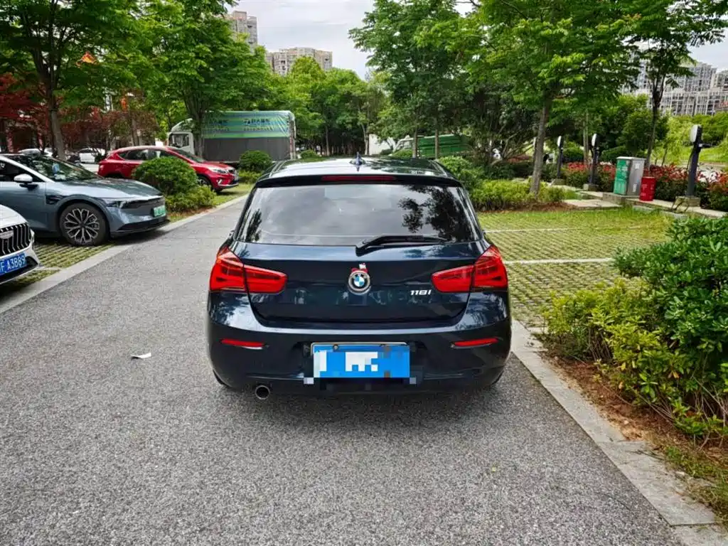 BMW 1 Series (Import) 2016 118i Leading фото 6