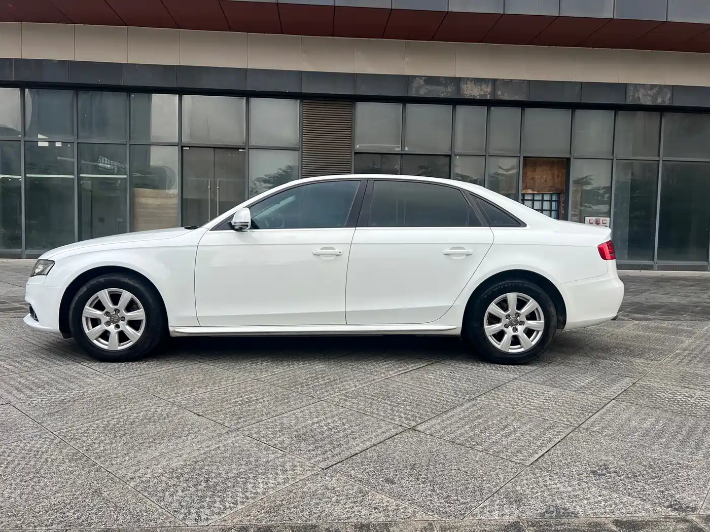 Audi A4L 2010 2.0 TFSI Comfort фото 7