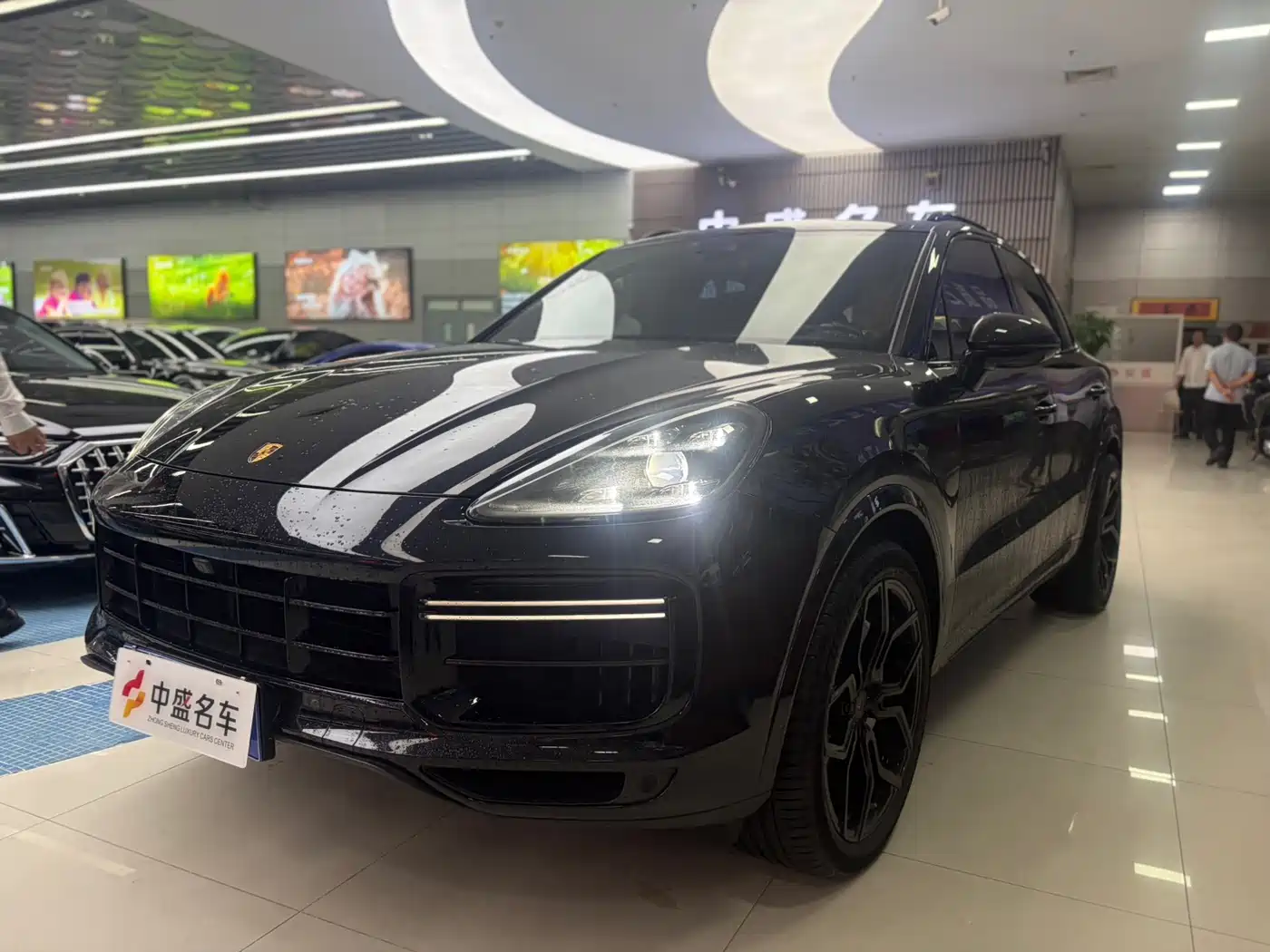 Фото 1 - Porsche Cayenne