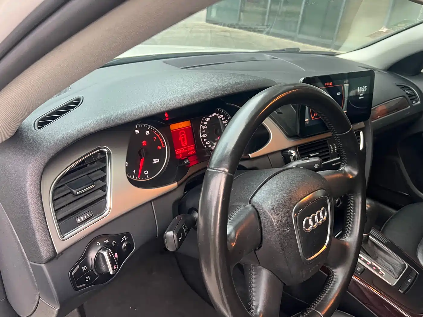 Audi A4L 2010 2.0 TFSI Comfort фото 30