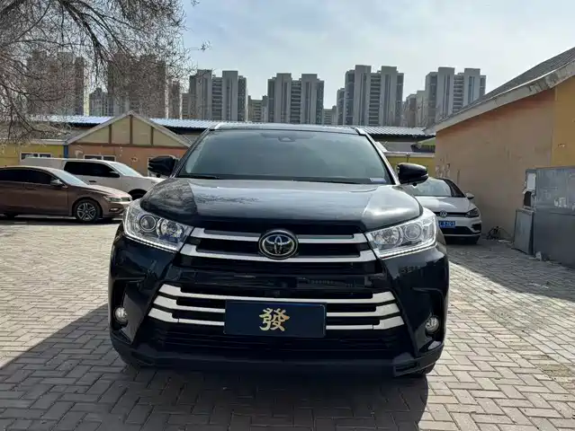 TOYOTA HIGHLANDER