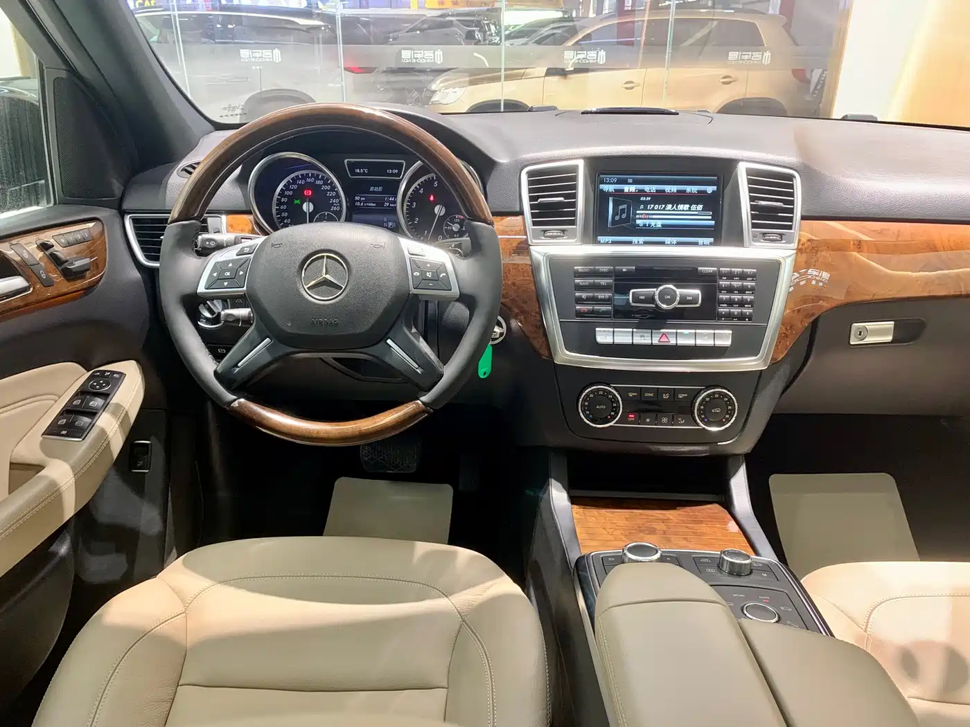Mercedes-Benz M-Class 2015 ML 400 4MATIC Luxury фото 9