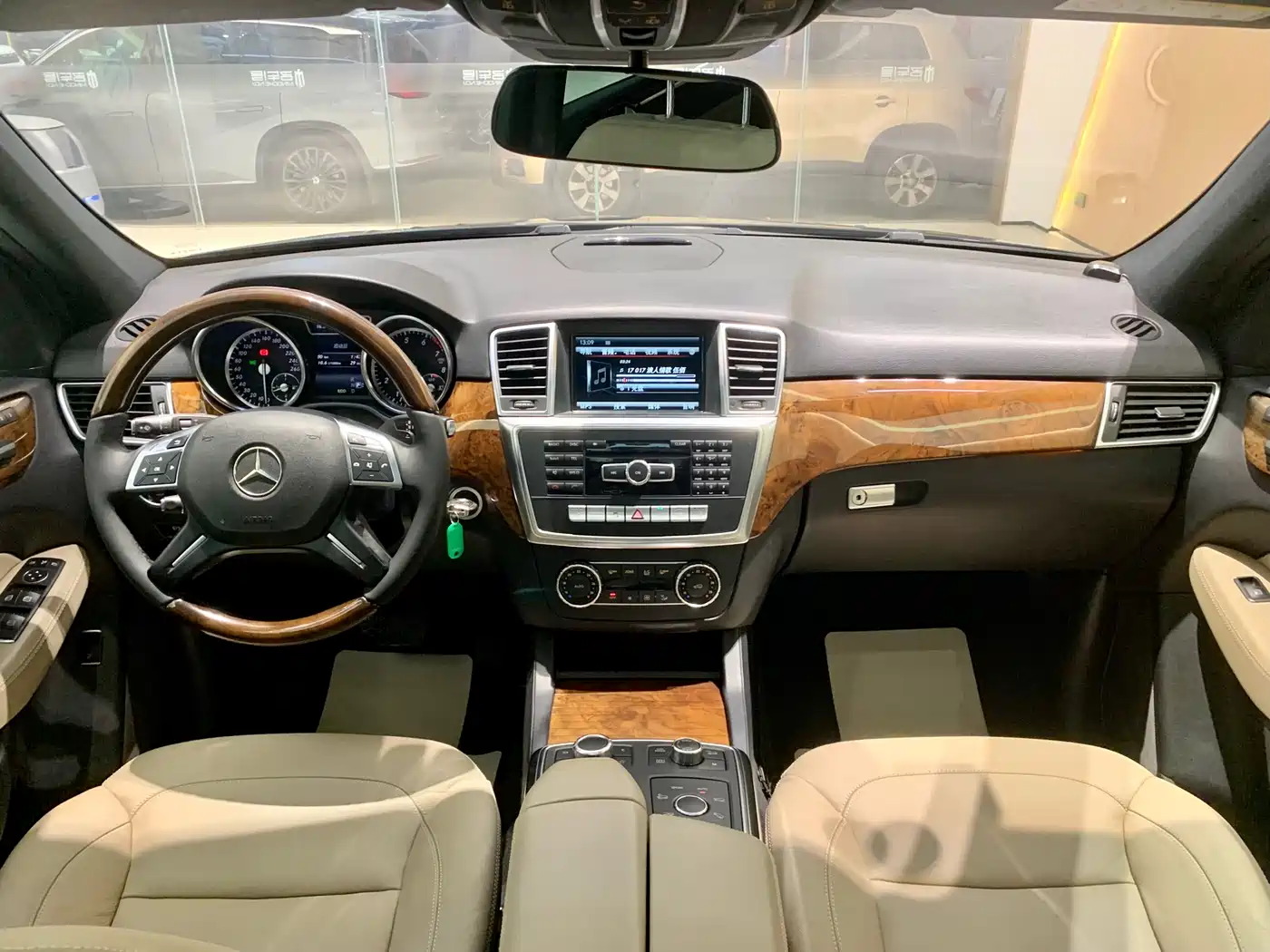Mercedes-Benz M-Class 2015 ML 400 4MATIC Luxury фото 8