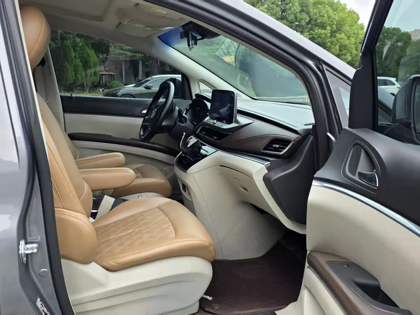 Фото 4 - Buick GL8