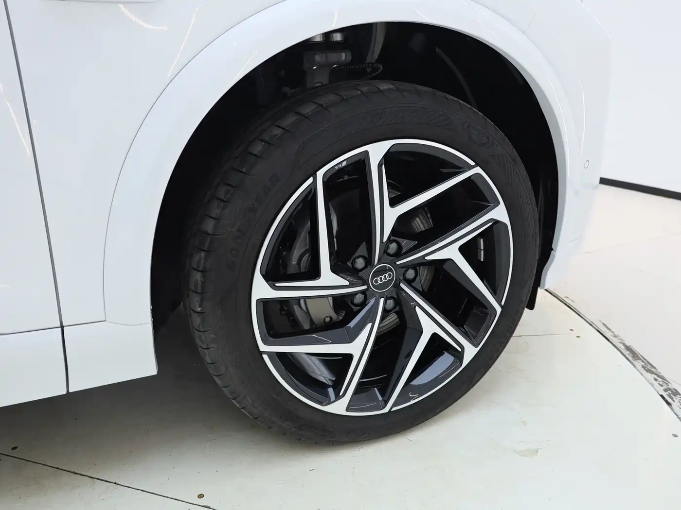 Audi Q6L e-tron 2025 Model Pioneer Edition фото 28