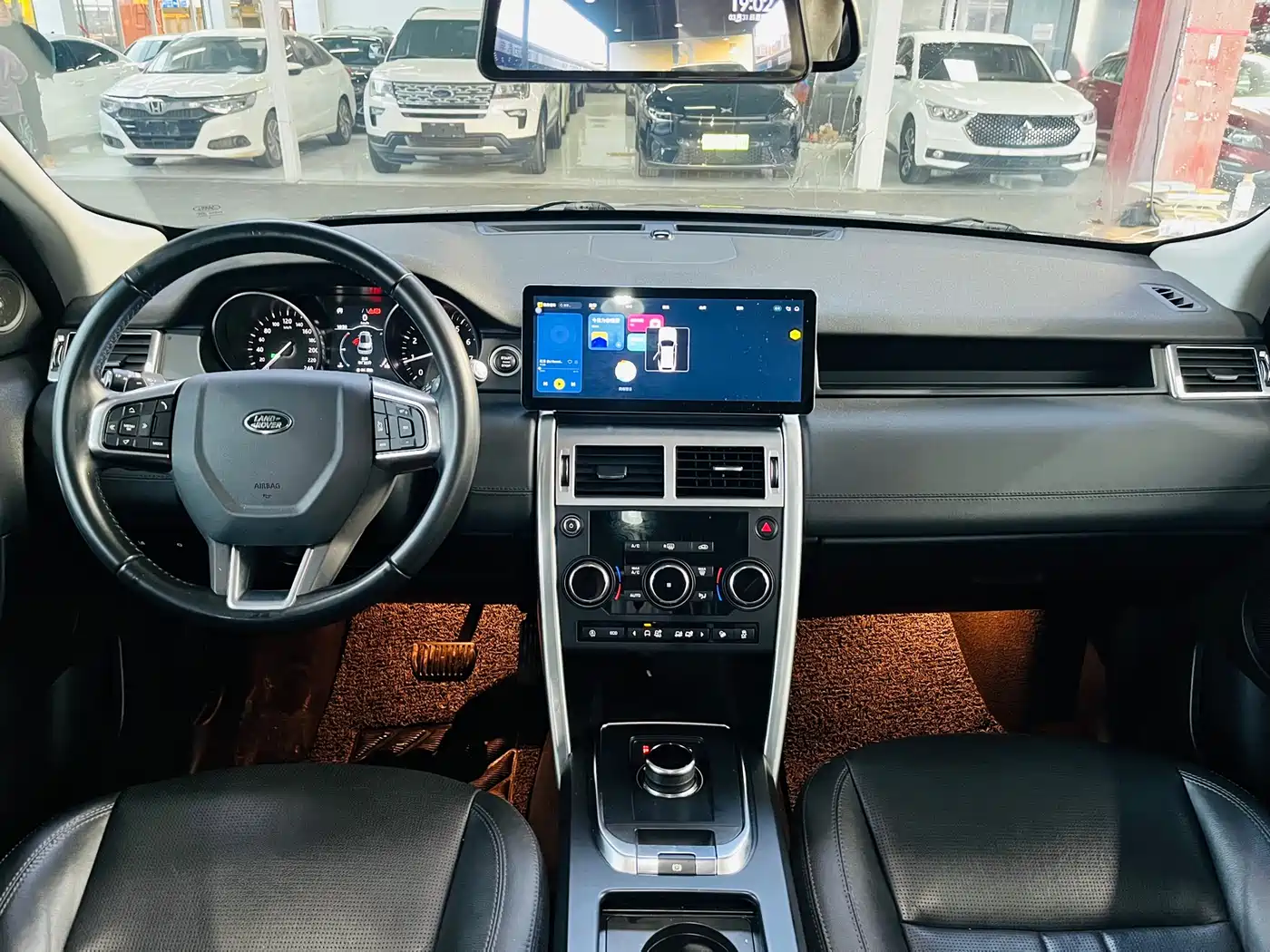 Land Rover Discovery Sport 2018 240PS SE Edition фото 5