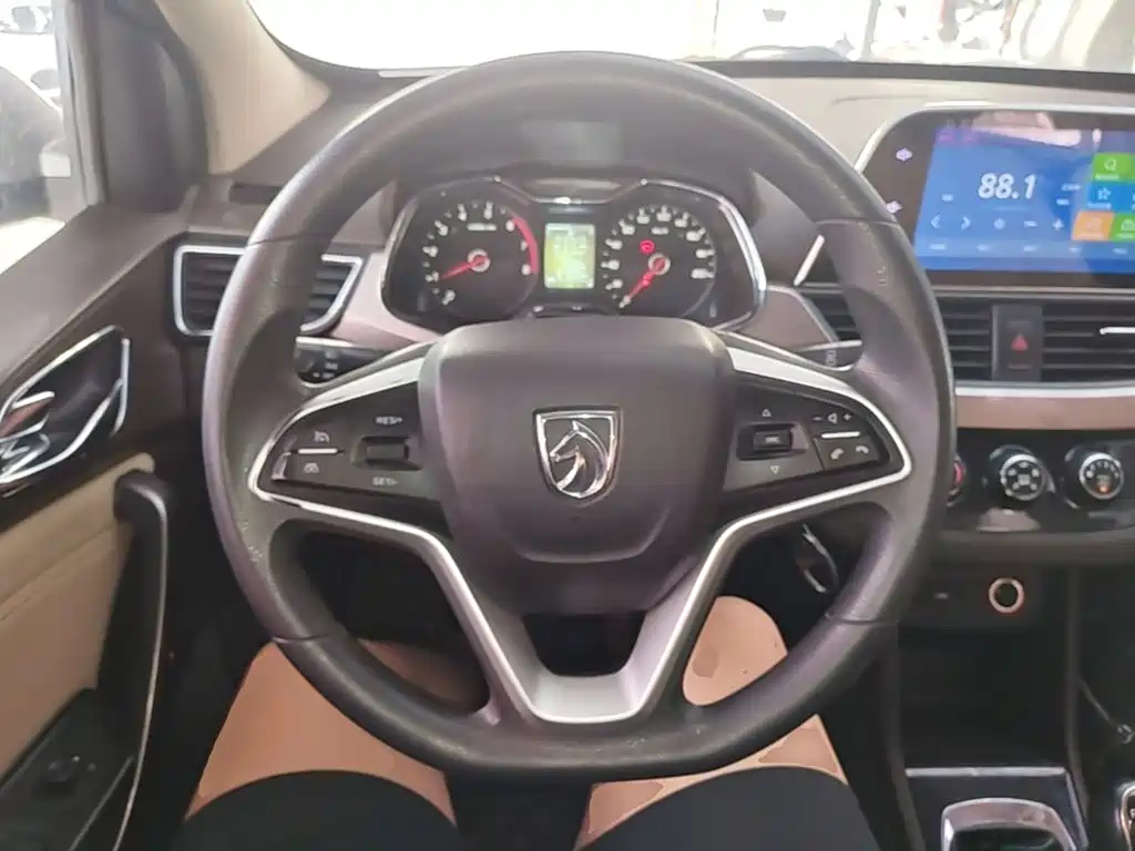 Baojun 310W 2017 2017 1.5L Manual Fashion Edition (China V)